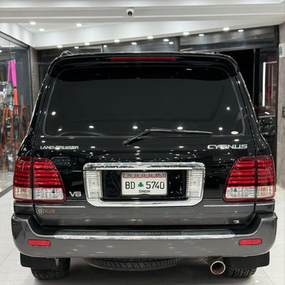 Toyota Land Cruiser Cygnus (2004) Luxury SUV with Legendary Performance
