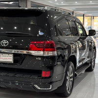 Toyota Land Cruiser ZX (2016) Power, Luxury, and Prestige