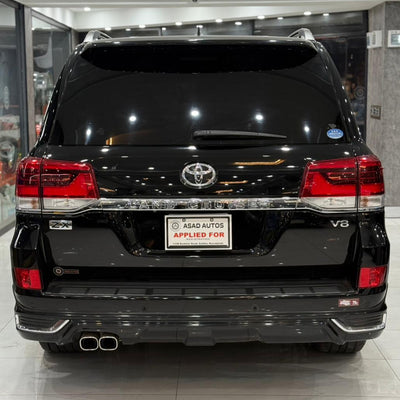 Toyota Land Cruiser ZX (2017) Luxury, Technology & Legendary Strength