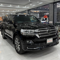 Toyota Land Cruiser ZX (2017) Luxury, Technology & Legendary Strength