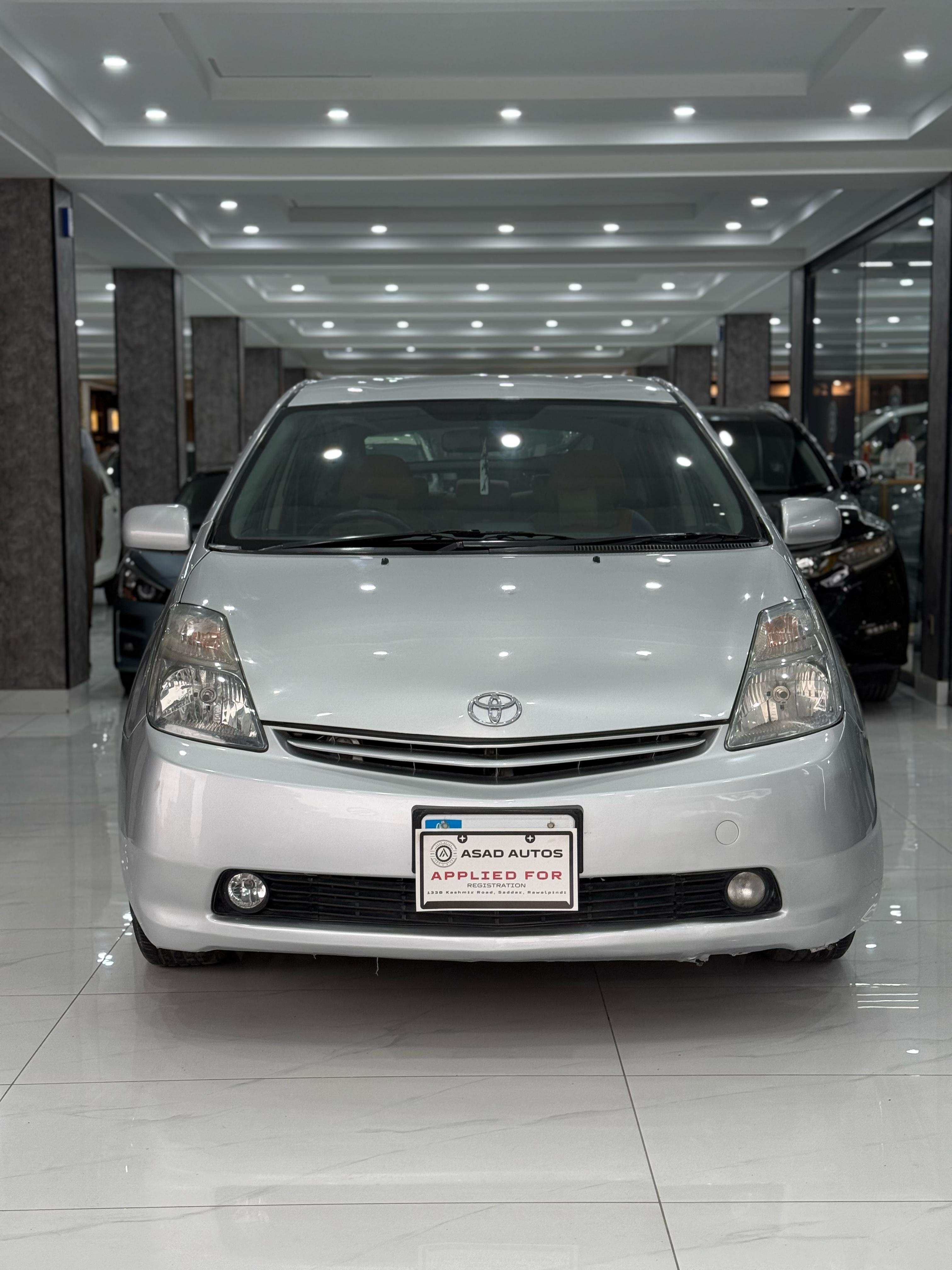 Toyota Prius (2010) The Perfect Blend of Efficiency & Reliability