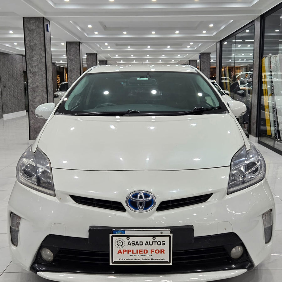 Toyota Prius S (2013) Rare Heads-Up Display, Hybrid Efficiency with Style