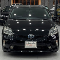 Toyota Prius S LED (2014) Smart Efficiency Meets Modern Comfort