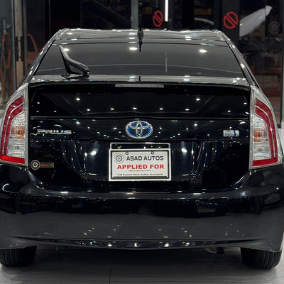 Toyota Prius S LED (2014) Smart Efficiency Meets Modern Comfort