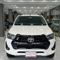 Toyota Revo V 2.8 (2021) Rugged Performance with Modern Pickup Utility