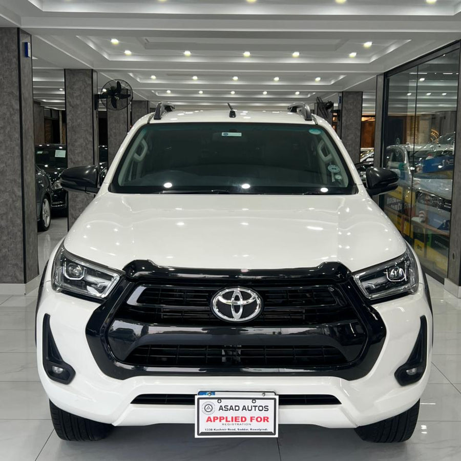 Toyota Revo V 2.8 (2021) Rugged Performance with Modern Pickup Utility