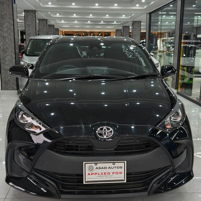 Toyota Yaris 1.0 (2021) Hatchback, Pearl Black