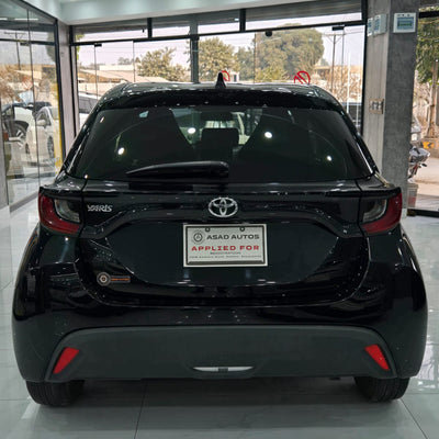 Toyota Yaris 1.0 (2021) Hatchback, Pearl Black